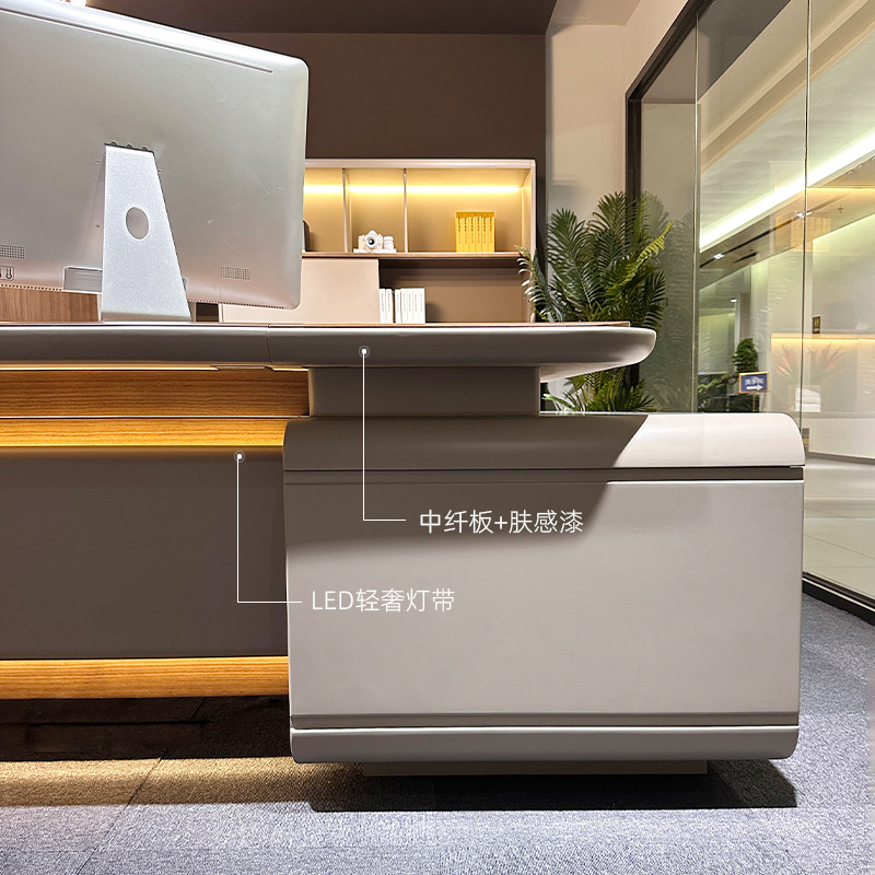 モデル DBT008 エグゼクティブデスク、社長/チェアマンオフィスデスク、マネージャー用オフィスチェアセット付きプレミアムラージマネージャーデスク\\さんのオフィス